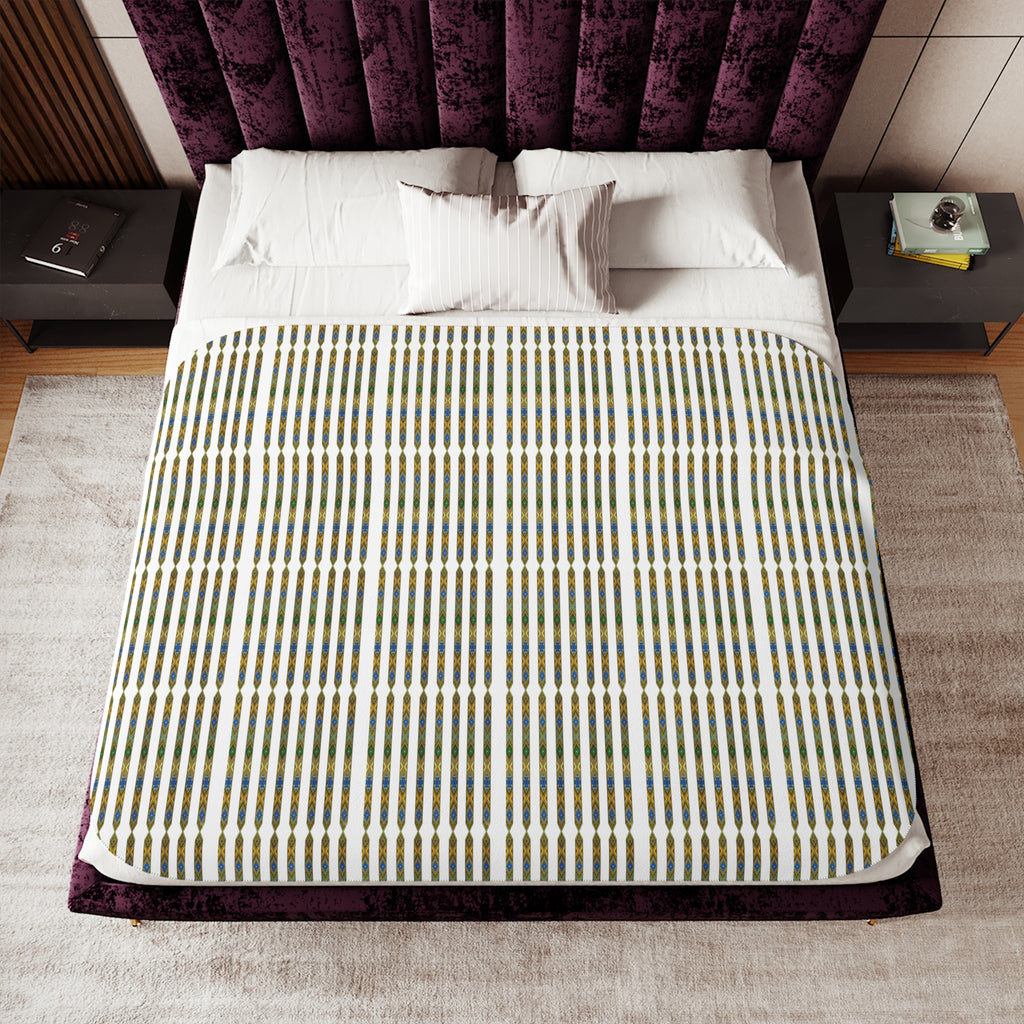 Cozy Plaid Sherpa Blanket — Reversible Beige Fleece Throw for Living Room & Gift
