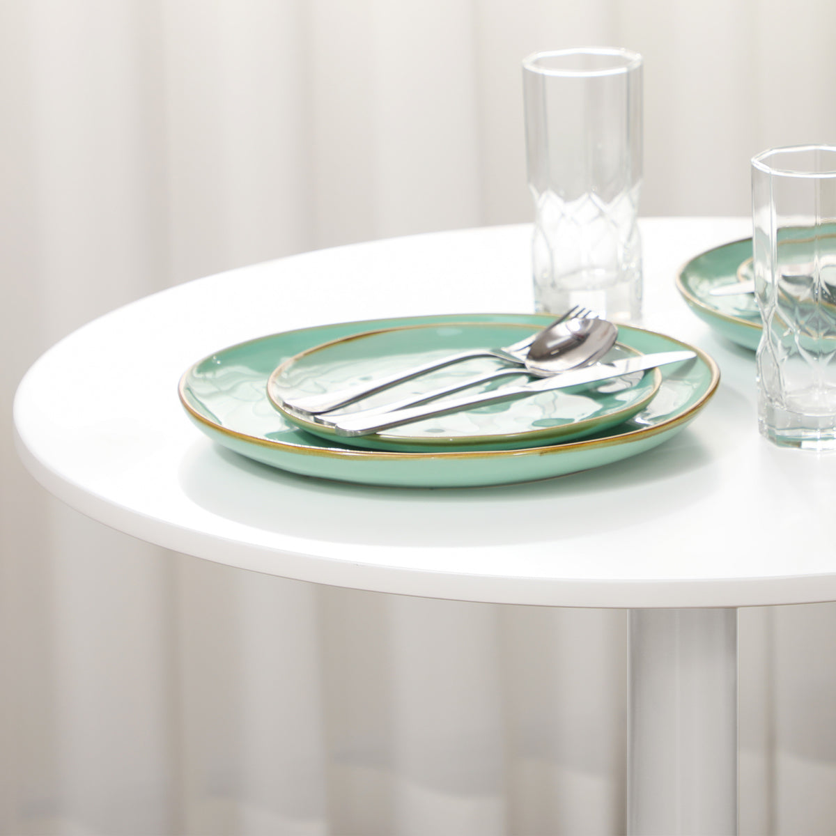 Modern Kitchen Table for 2 People, Round Dining Table with Steel Base for Living Room, Dining Room, Black
